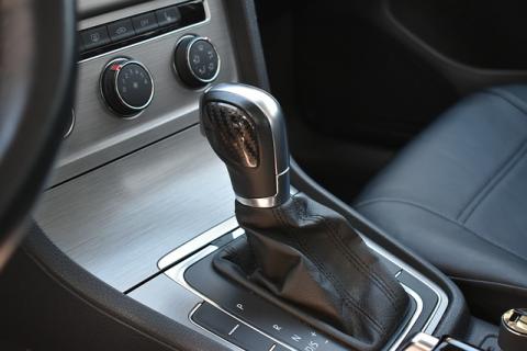 volkswagen-interior-golf