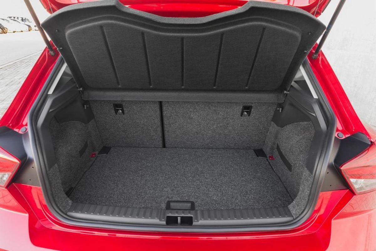 Seat_Ibiza_Kofferraum_rot