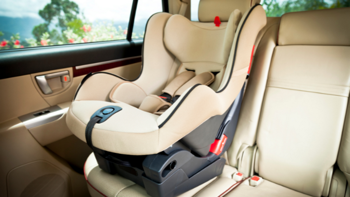 Babyschale im Auto