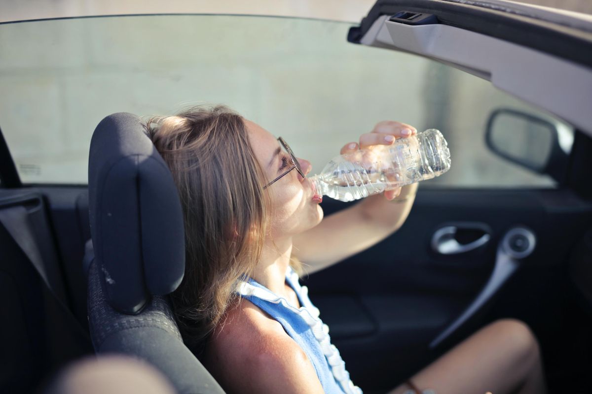 cabrio-fahren-pause-trinken