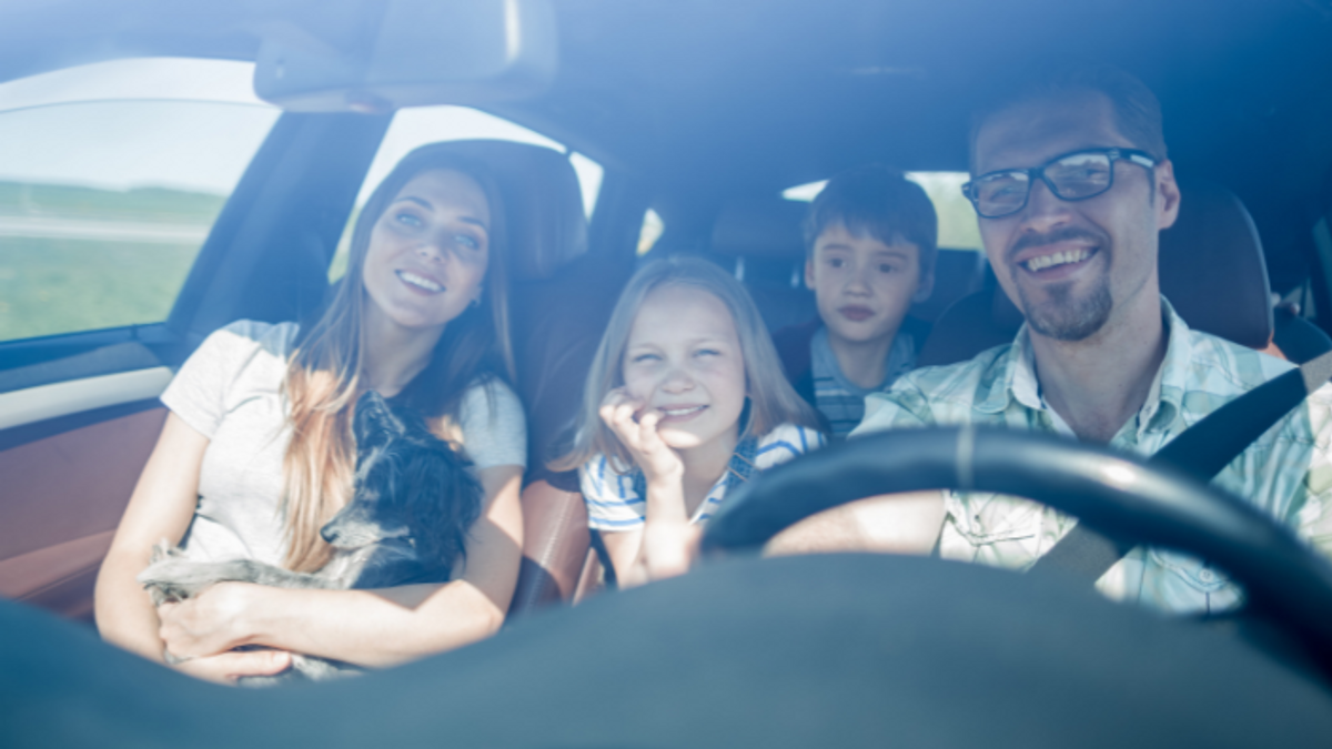 Familie im Auto