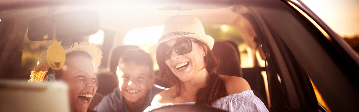 Familie im Auto
