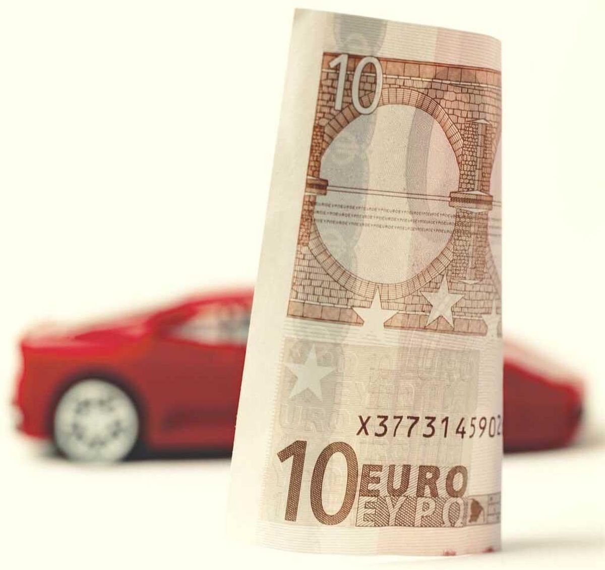 Geldschein und Auto