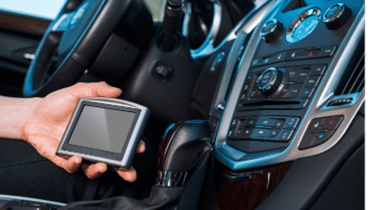 navigationssystem in der hand