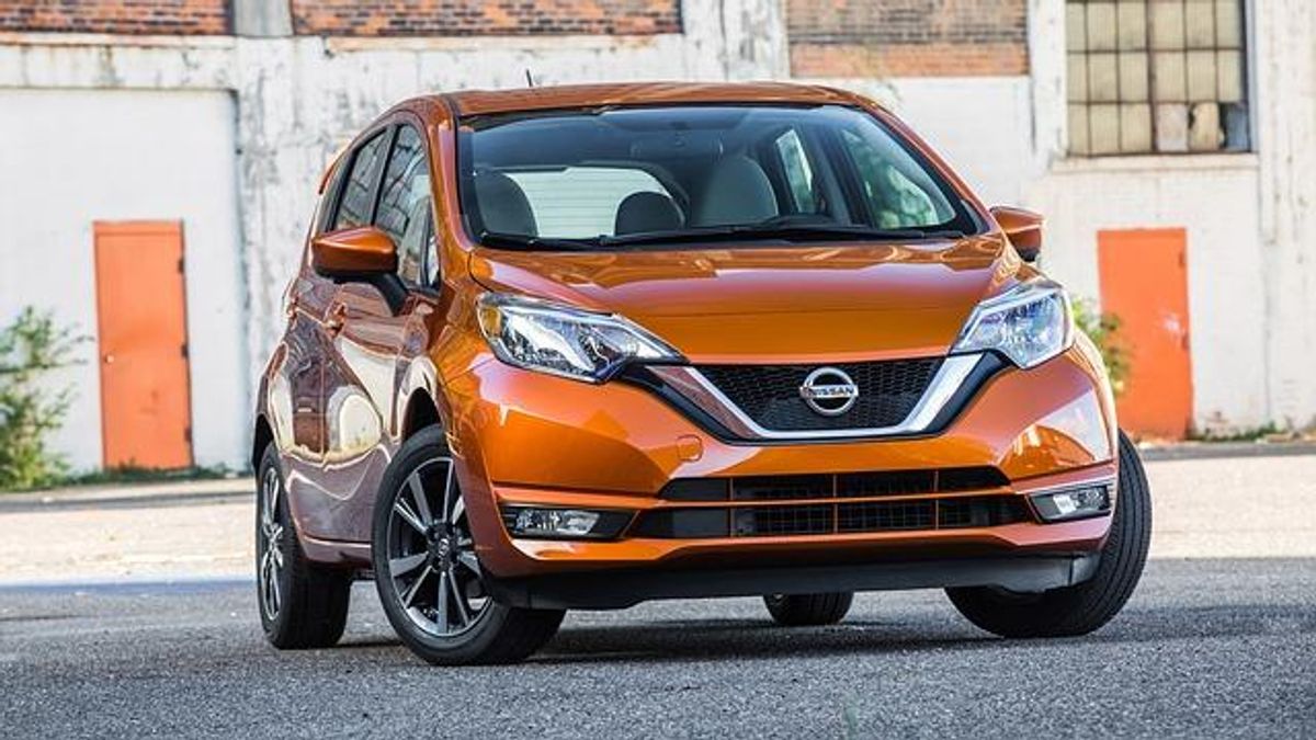 nissan-kleinwagen-orange-auto
