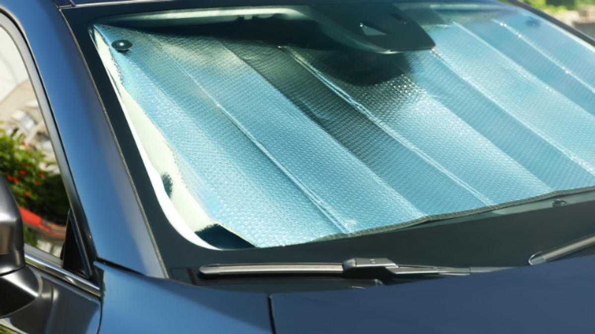 Sonnenblende im Auto