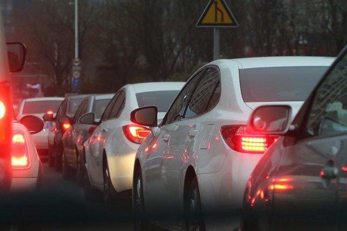 stau-rücklicht-auto