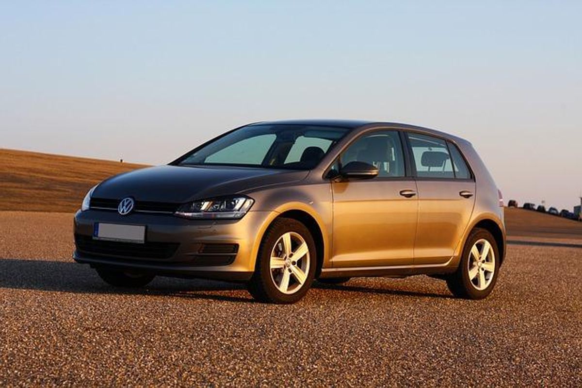 vw-golf-grau